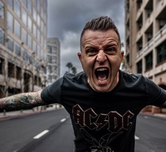 Ex-ATREYU Vocalist ALEX VARKATZAS Admits His Old Band Didn’t Invent Metalcore