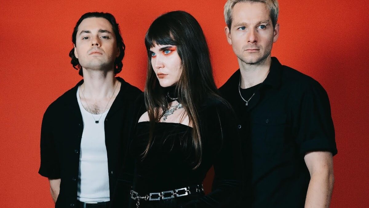 Watch CALVA LOUISE Get Conceptional In New Music Video For “Impeccable”
